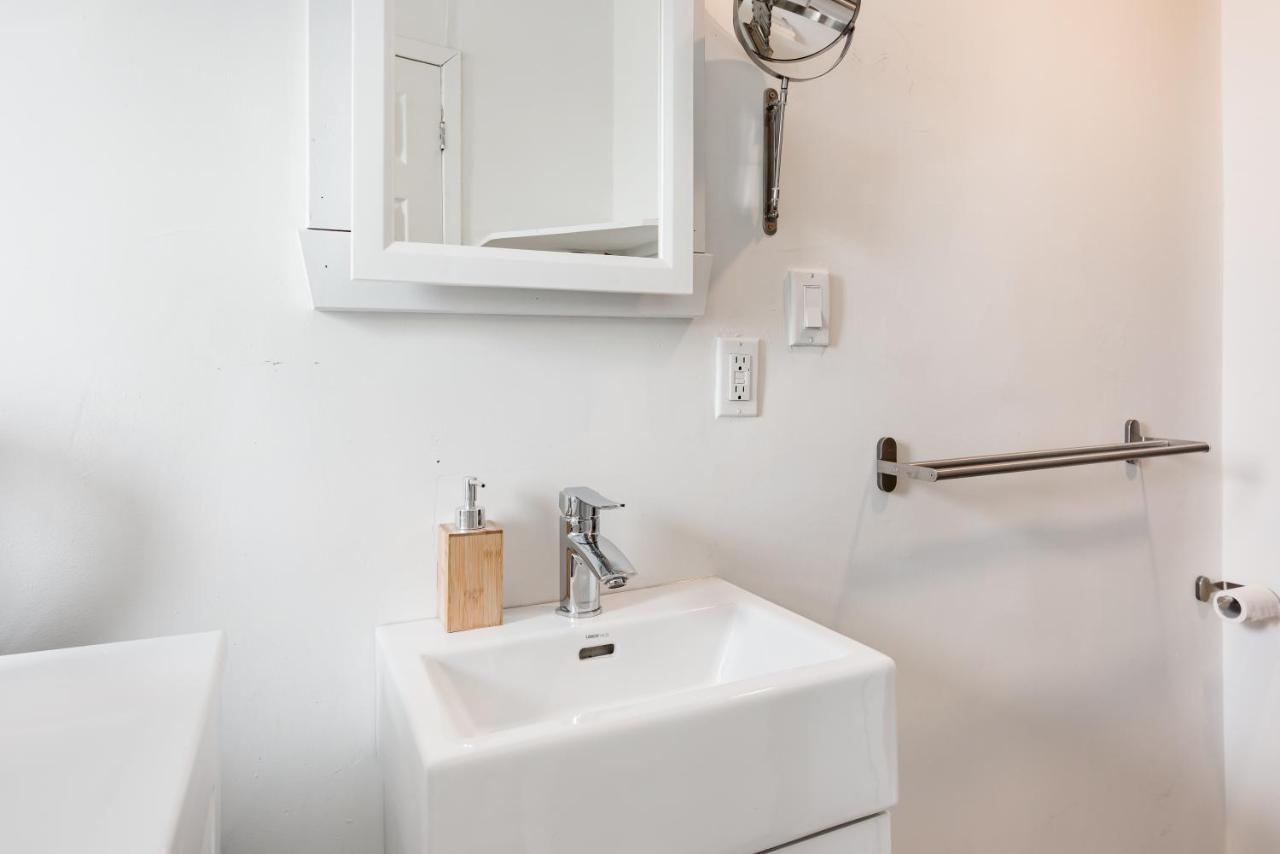 Apartments Near Montreal Olympic Park Экстерьер фото
